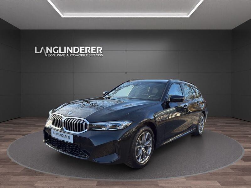 Black sapphire metallic Gebraucht 2023 BMW 330e M Sport Kombi | 40.900 € (Fairer Preis) - Bild 1/4