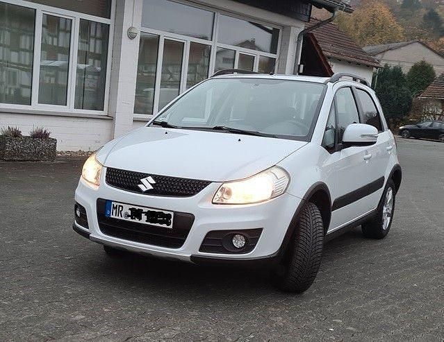 Weiß Gebraucht 2012 Suzuki SX4 Style Limousine | 7.500 € (Fairer Preis) - Bild 1/4