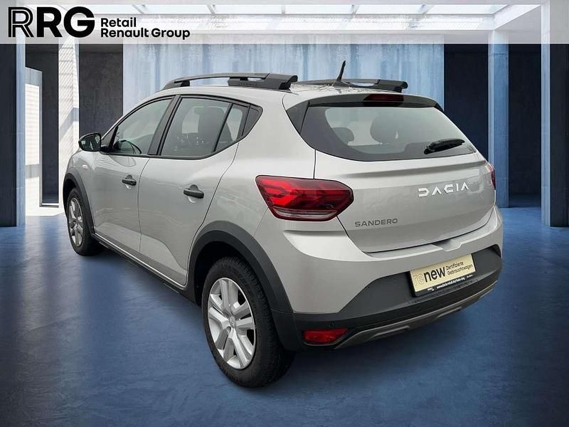 Gebraucht Dacia Sandero Stepway 101 PS (74 kW) 2024 Mondstein grau SUV