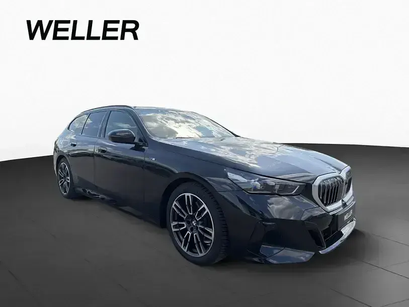 Gebraucht BMW 520 M Sport 197 PS (144 kW) 2025 Black sapphire (schwarz) Kombi