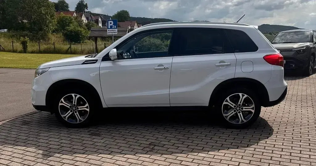 Gebraucht Suzuki Vitara Comfort+ 120 PS (88 kW) 2017 Weiß SUV