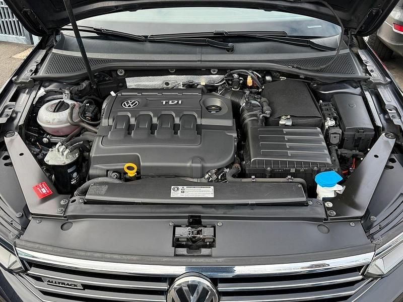 Second-hand VW Passat 150 CP (110 kW) 2016 Negru Break
