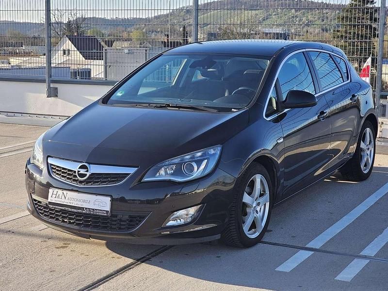 Saphirschwarz mineraleffekt Gebraucht 2009 Opel Astra Cosmo Kleinwagen | 8.550 € - Bild 1/4