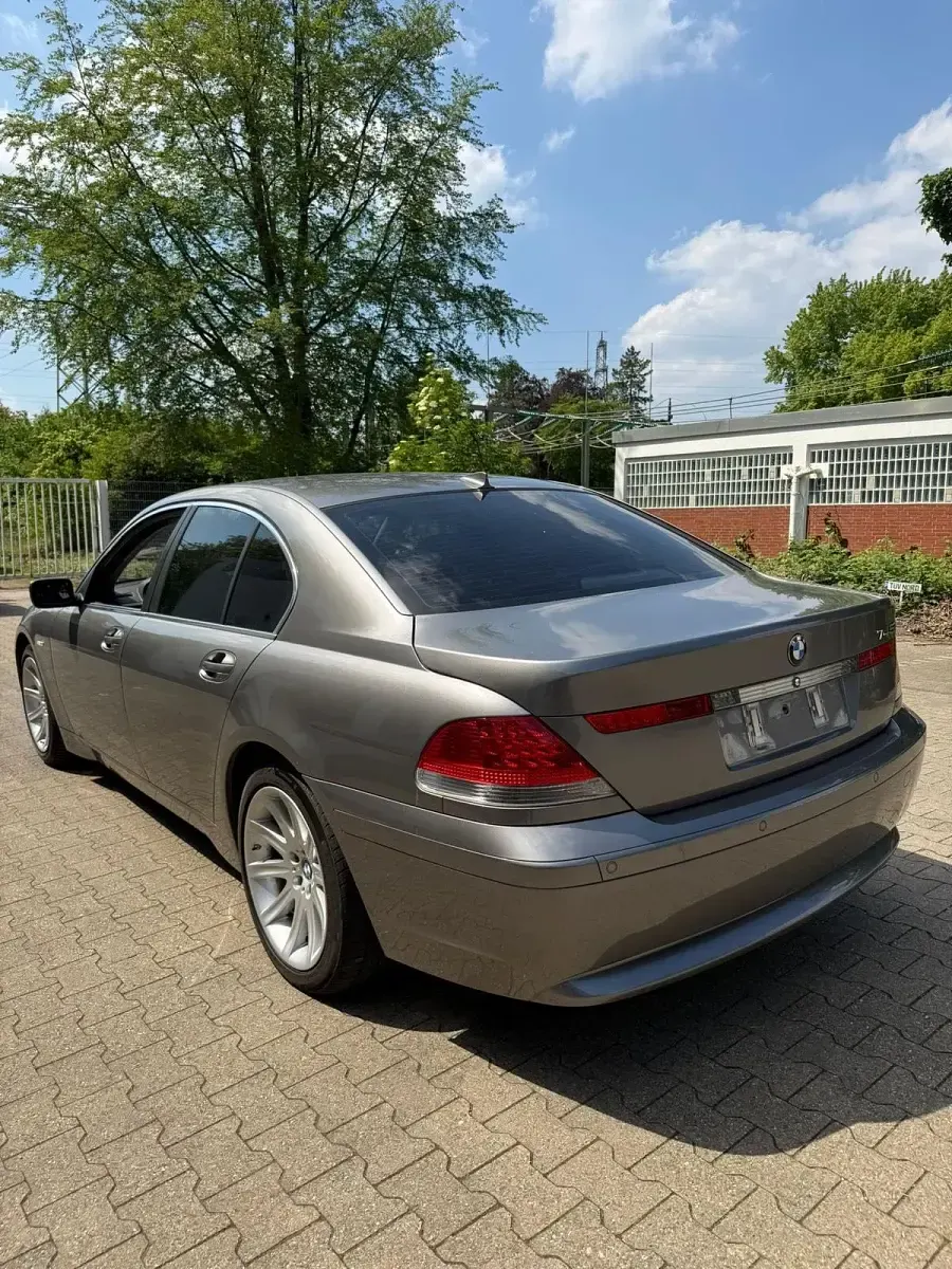 Gebraucht BMW 745 333 PS (244 kW) 2002 Grau Limousine