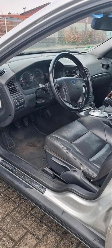 Grau Gebraucht 2004 Volvo V70 Kombi | 3.800 € (Fairer Preis) - Bild 1/4