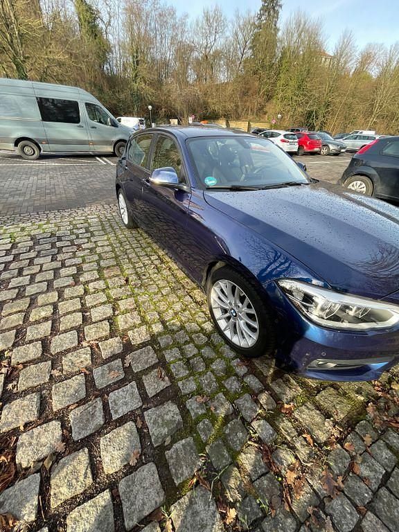 Blau Gebraucht 2019 BMW 118 Sport Line Kleinwagen | 13.500 € (Guter Preis) - Bild 1/4