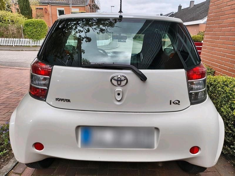 Second-hand Toyota iQ 68 CP (50 kW) 2013 Alb Hatchback