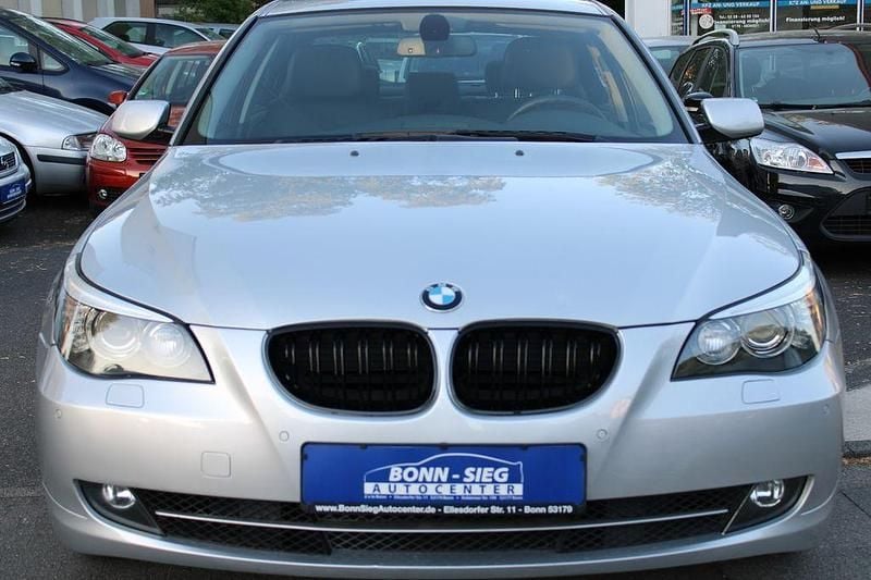 Gebraucht BMW 525 218 PS (160 kW) 2009 Silber Limousine