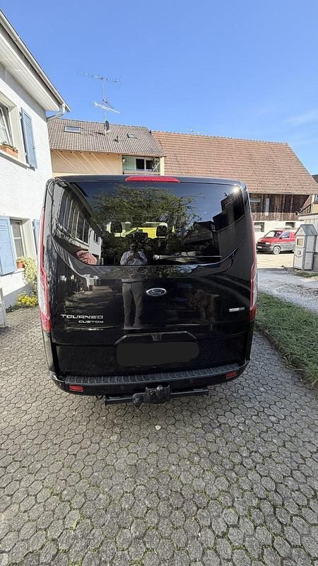 Gebraucht Ford Tourneo 150 PS (110 kW) 2022 Schwarz Van / Kleinbus