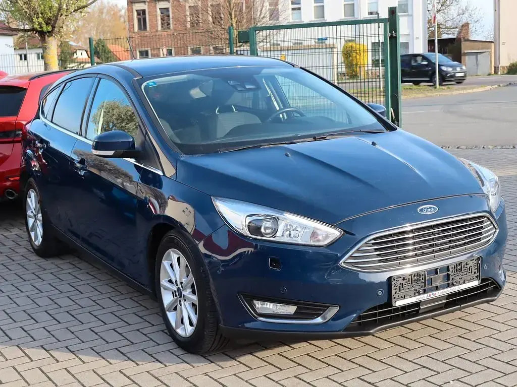 Używany Ford Focus Titanium 120 KM (88 kW) 2017 Niebieski Sedan/Limuzyna