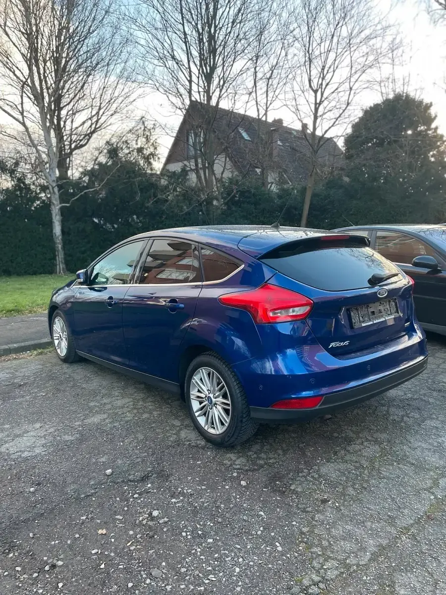 Gebraucht Ford Focus Titanium 125 PS (91 kW) 2014 Blau Limousine