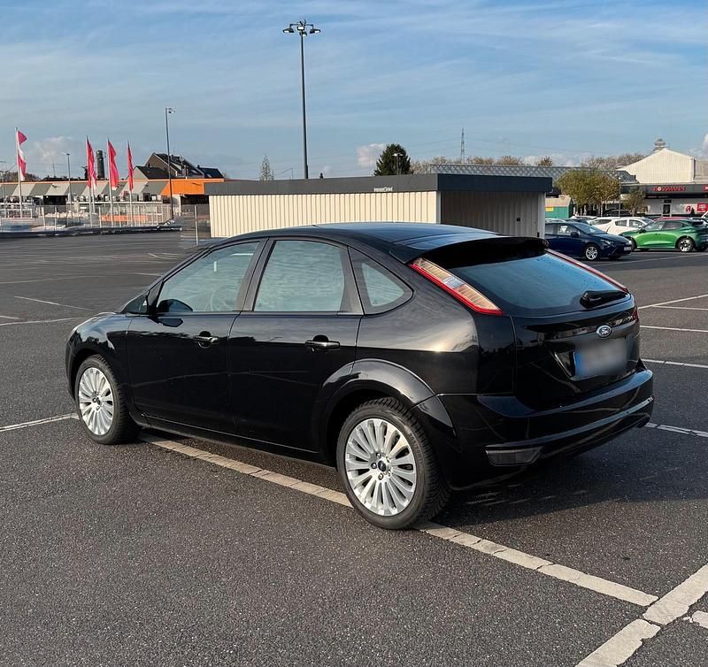 Second-hand Ford Focus 145 CP (106 kW) 2008 Negru Hatchback