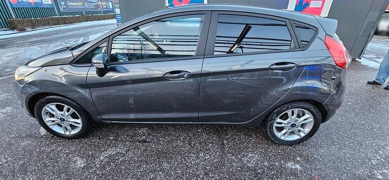 Gebraucht Ford Fiesta Celebration 101 PS (74 kW) 2017 Grau Kleinwagen