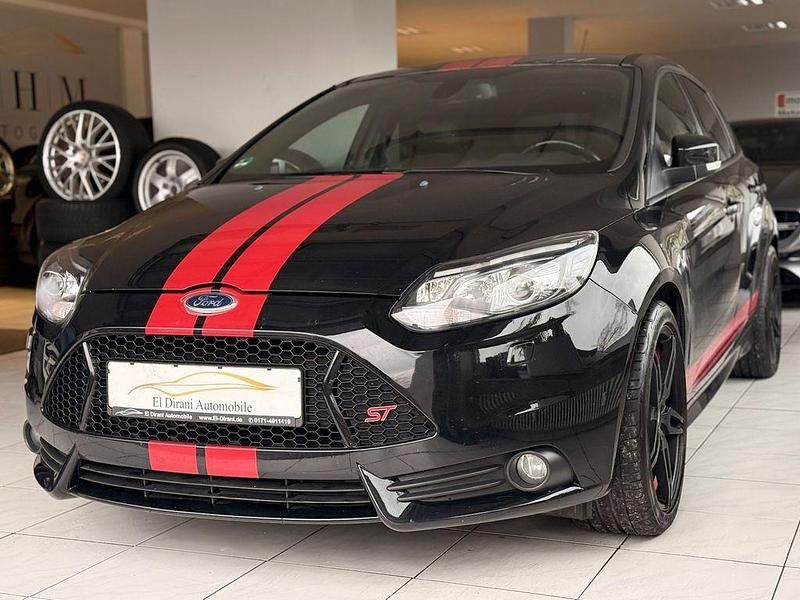 Schwarz Gebraucht 2014 Ford Focus ST Limousine | 7.790 € (Fairer Preis) - Bild 1/4