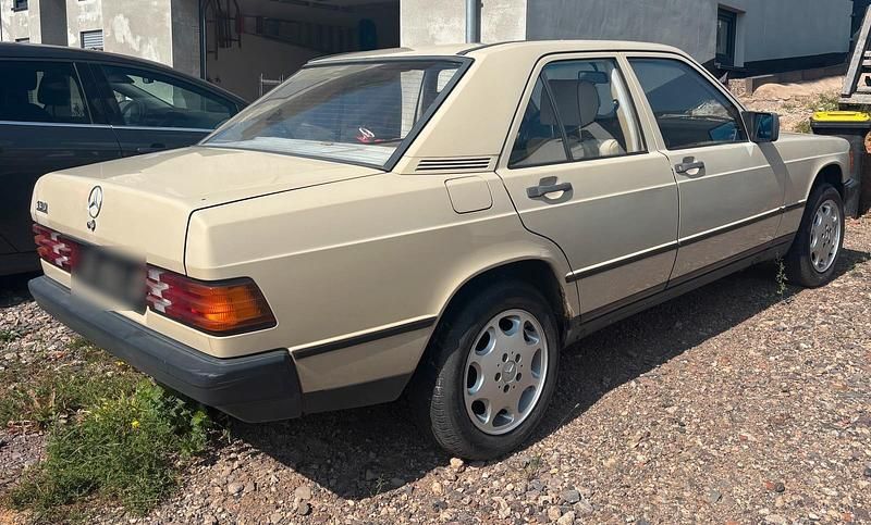 Usata Mercedes 190 1984 Beige Berlina