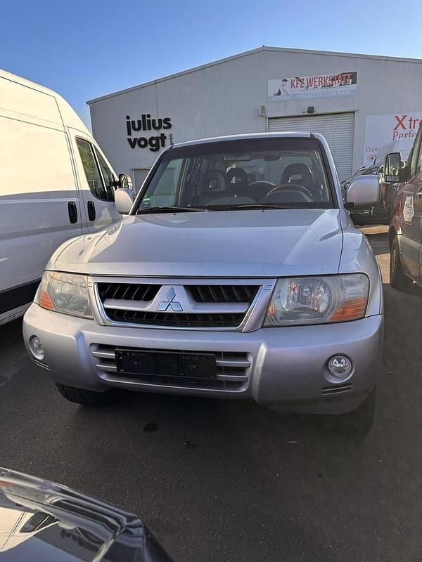 Silber Gebraucht 2004 Mitsubishi Pajero SUV | 5.500 € (Fairer Preis) - Bild 1/4