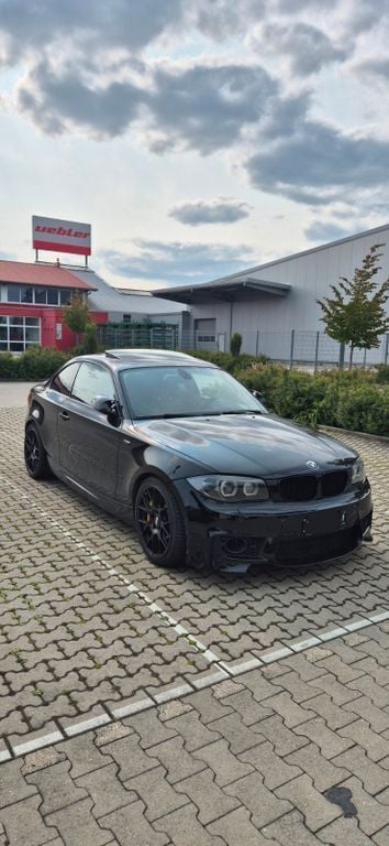 Schwarz Gebraucht 2011 BMW 135 Sport Line Kleinwagen | 18.000 € (Guter Preis) - Bild 1/4