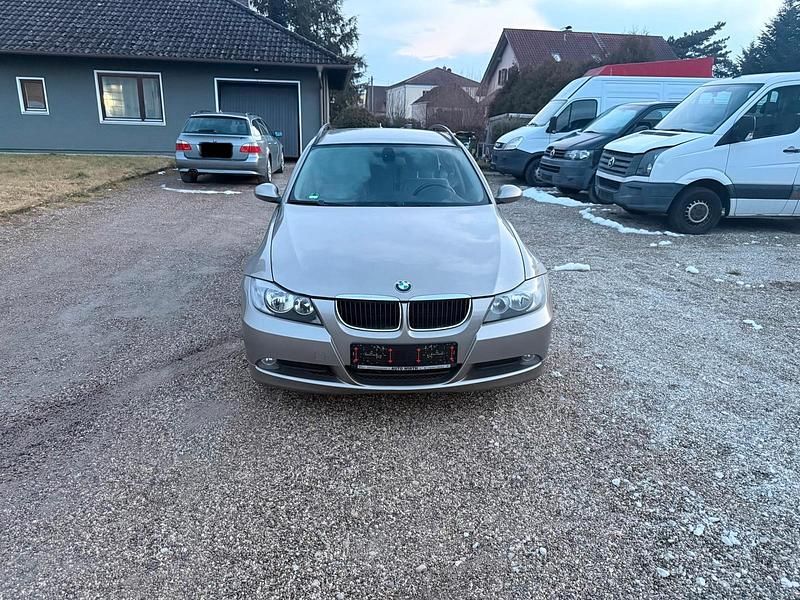 Gebraucht BMW 320 143 PS (105 kW) 2008 Grau Kombi