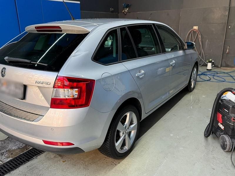 Silber Gebraucht 2014 Skoda Rapid Limousine | 7.800 € (Fairer Preis) - Bild 1/4
