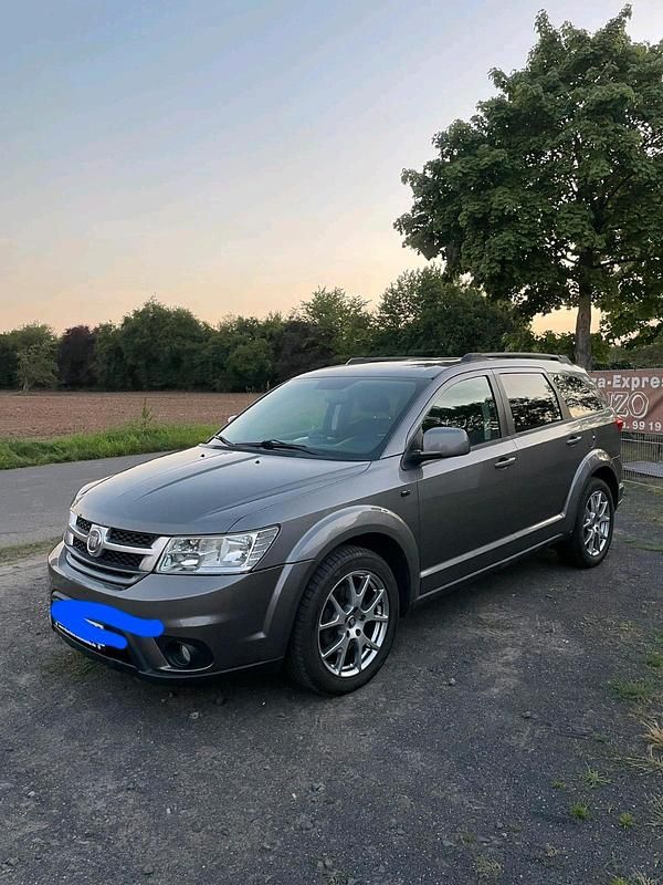 Grau Gebraucht 2012 Fiat Freemont SUV | 6.500 € (Guter Preis) - Bild 1/4