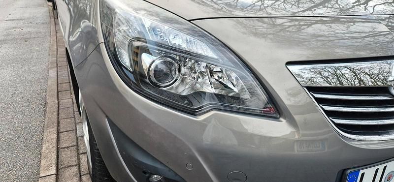 Gebraucht Opel Meriva Design Edition 140 PS (102 kW) 2011 Gold Van / Kleinbus