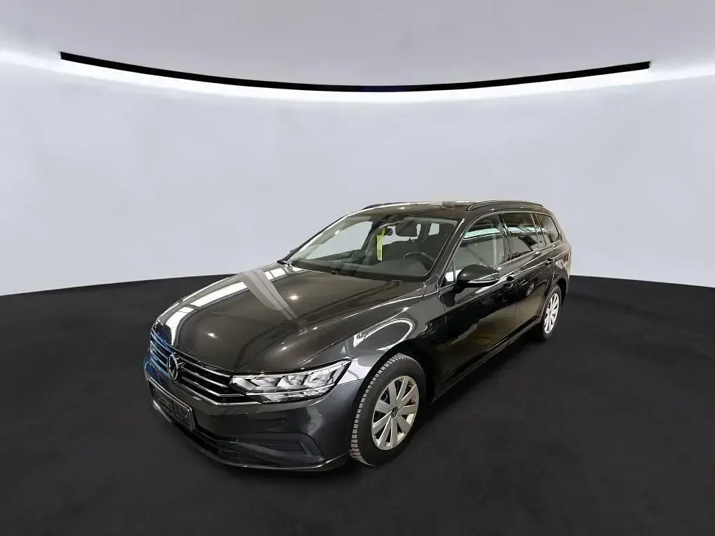 Gebraucht VW Passat 150 PS (110 kW) 2023 Grau Kombi