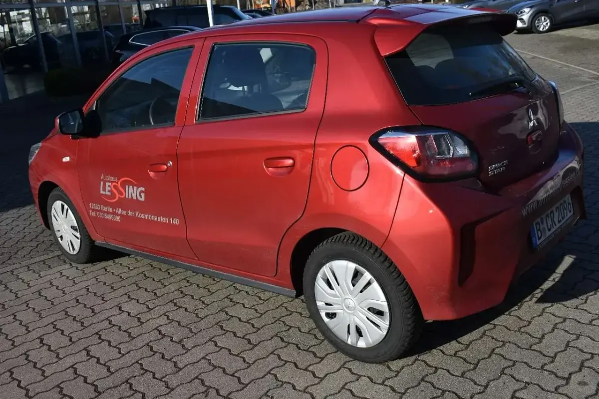 Gebraucht Mitsubishi Space Star Plus 71 PS (52 kW) 2025 Amarena rot Limousine