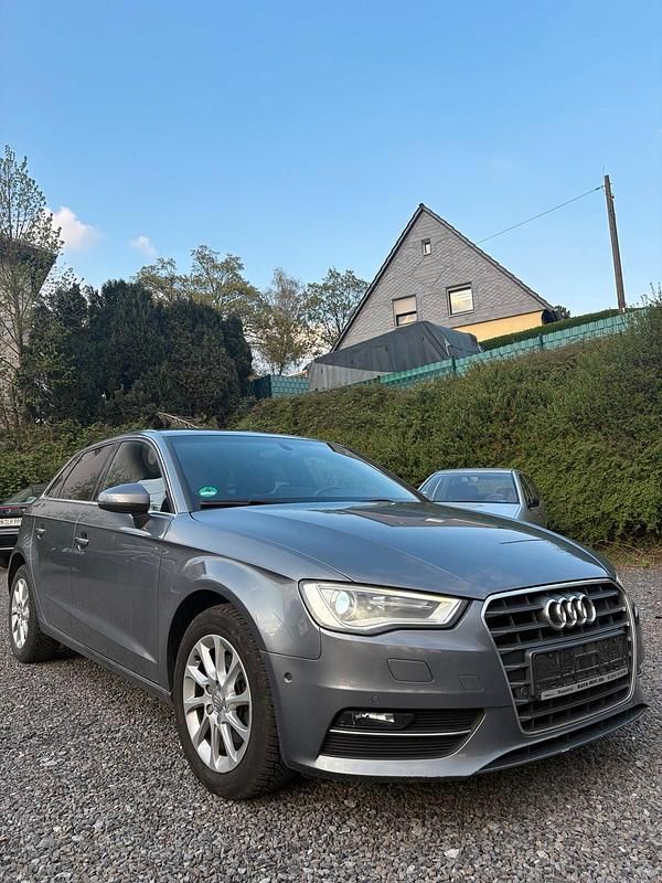 Gebraucht Audi A3 Attraction 116 PS (85 kW) 2015 Grau Limousine