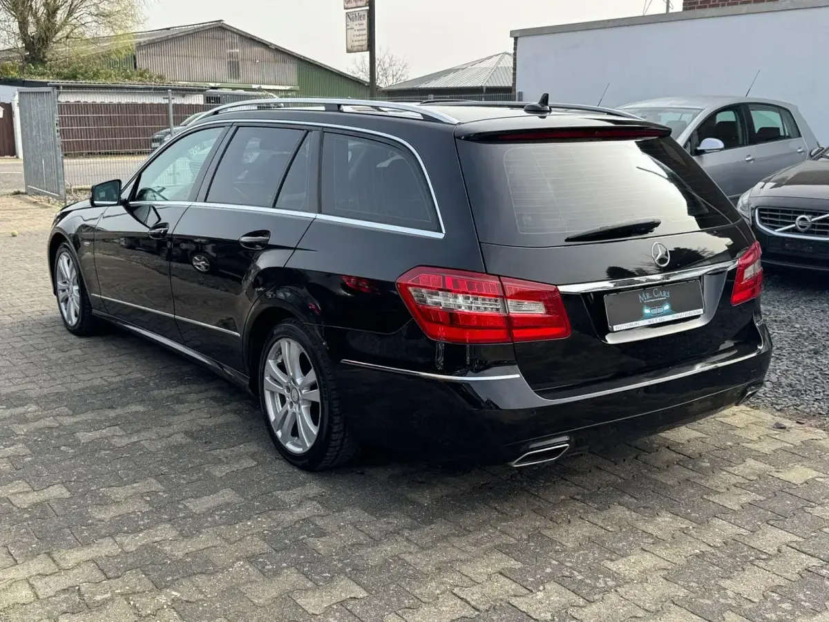 Gebraucht Mercedes E220 170 PS (125 kW) 2012 Schwarz Kombi