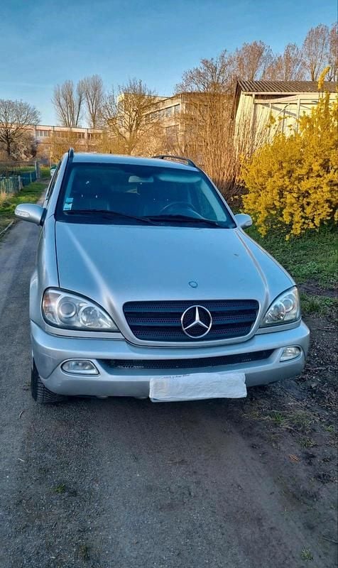 Gebraucht Mercedes ML270 163 PS (119 kW) 2005 Silber SUV
