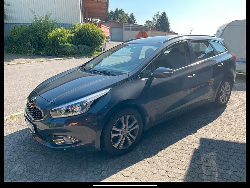 Schwarz Gebraucht 2013 Kia Ceed Sportswagon Platinum Kombi | 5.500 € (Guter Preis) - Bild 1/4