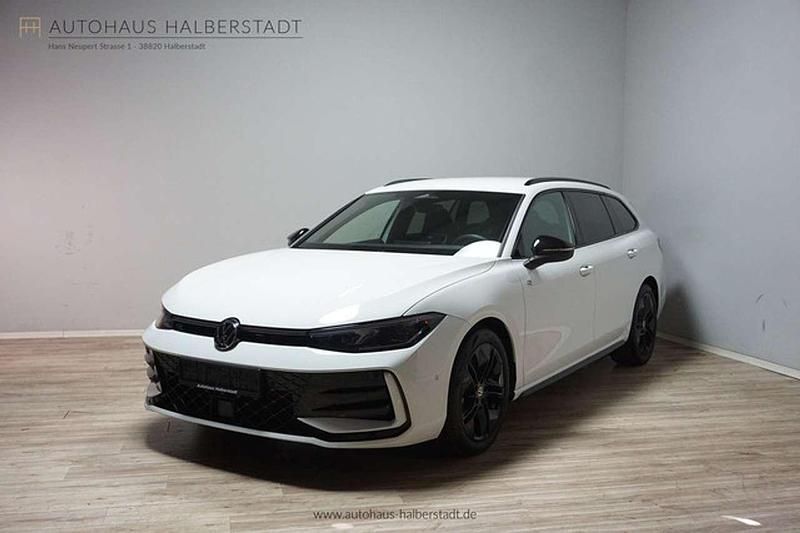Gebraucht VW Passat R-line 193 PS (141 kW) 2024 Weiß Kombi