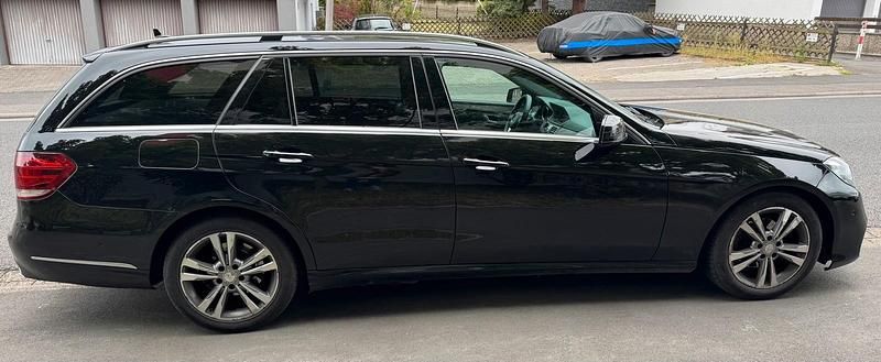 Gebraucht Mercedes E220 170 PS (125 kW) 2015 Schwarz Kombi
