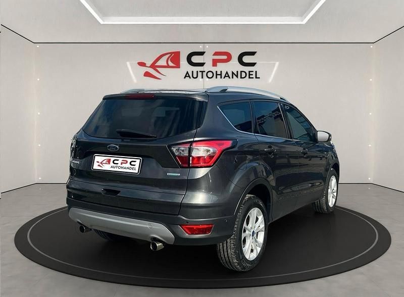 Gebraucht Ford Kuga Titanium 150 PS (110 kW) 2018 Grau SUV