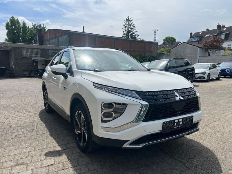 Weiß Gebraucht 2022 Mitsubishi Eclipse Cross Select SUV | 16.969 € (Guter Preis) - Bild 1/4