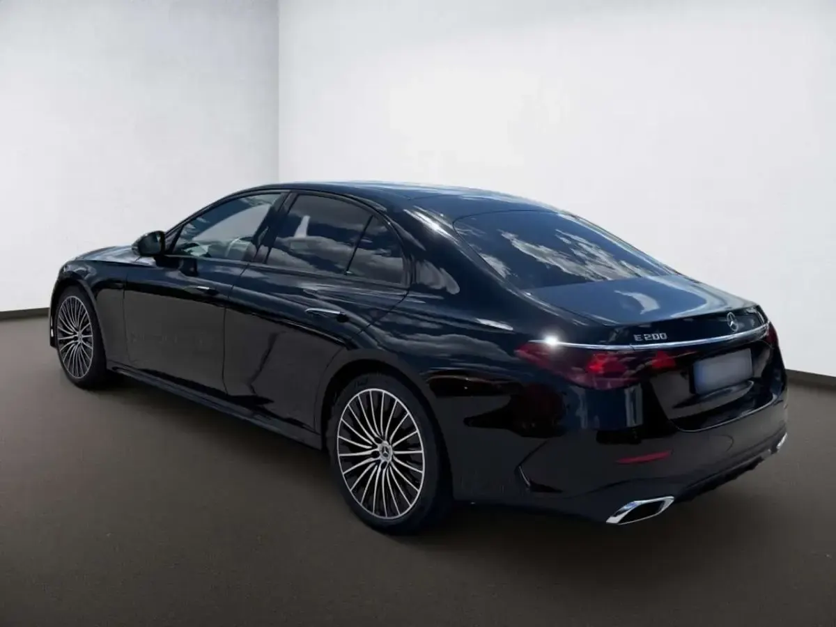 Gebraucht Mercedes E200 AMG 204 PS (150 kW) 2026 Schwarz uni Limousine