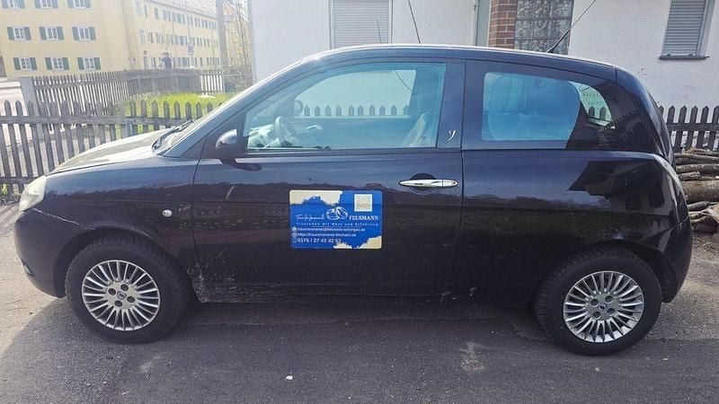 Second-hand Lancia Ypsilon 60 CP (44 kW) 2007 Negru Hatchback