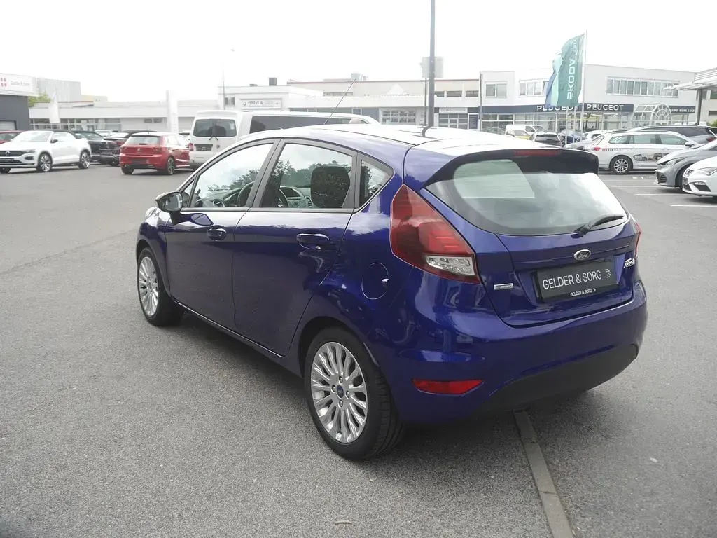Gebraucht Ford Fiesta Trend 101 PS (74 kW) 2014 Blau Kleinwagen