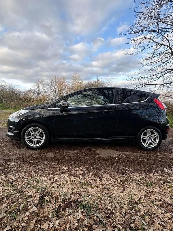 Gebraucht Ford Fiesta ST-Line 125 PS (91 kW) 2014 Schwarz Kleinwagen