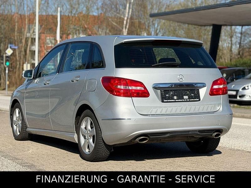 Gebraucht Mercedes B200 156 PS (114 kW) 2013 Silber Van / Kleinbus