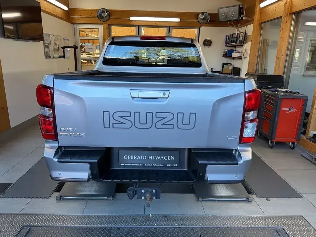 Gebraucht Isuzu D-Max 163 PS (119 kW) 2021 Mercury silver 568 Pickup