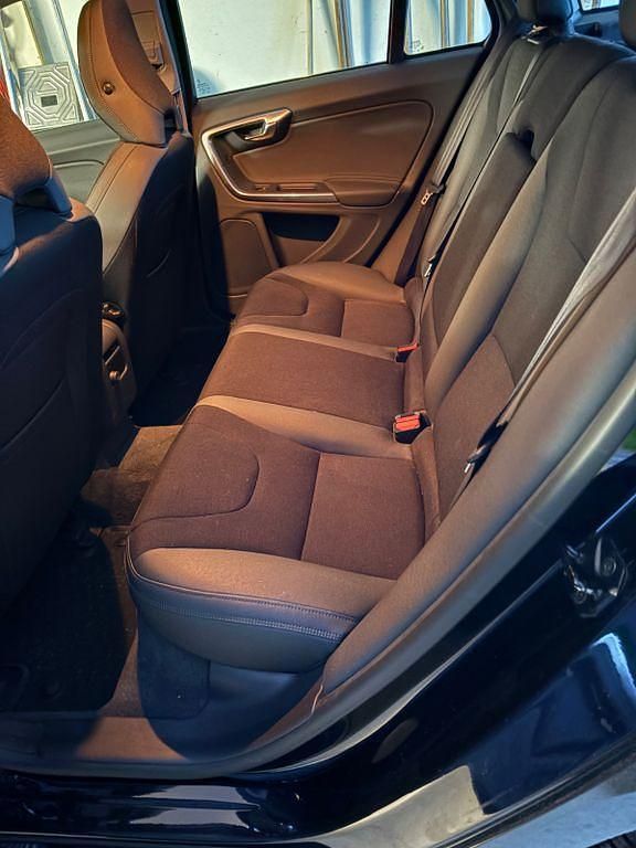 Gebraucht Volvo V60 179 PS (131 kW) 2011 Schwarz Kombi