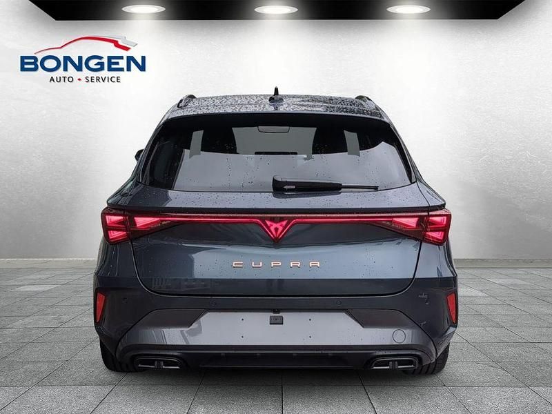 Neu Cupra Leon 150 PS (110 kW) 2025 Grau Limousine