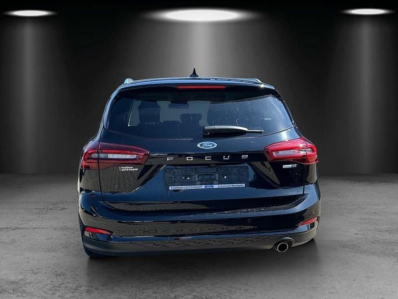 Gebraucht Ford Focus Titanium X 125 PS (91 kW) 2023 Chroma blau Kombi