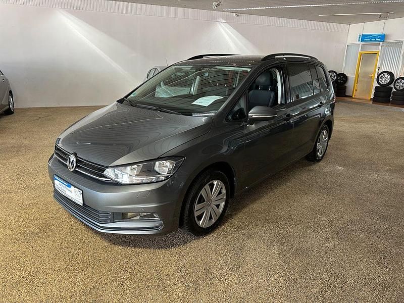 Grau Gebraucht 2016 VW Touran Van / Kleinbus | 8.800 € (Superpreis) - Bild 1/4