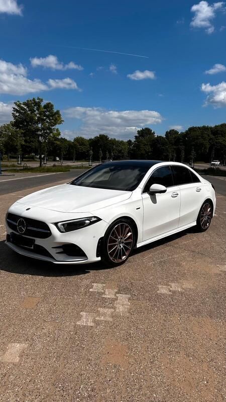 Weiß Gebraucht 2019 Mercedes A250 Edition Limousine | 30.000 € (Teuer) - Bild 1/4