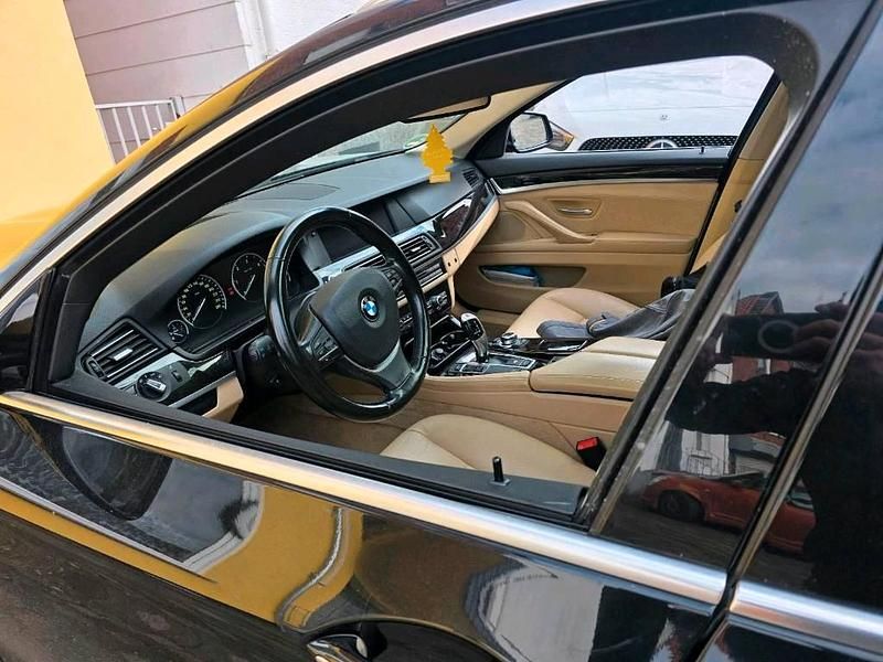 Gebraucht BMW 520 190 PS (139 kW) 2011 Schwarz Kombi