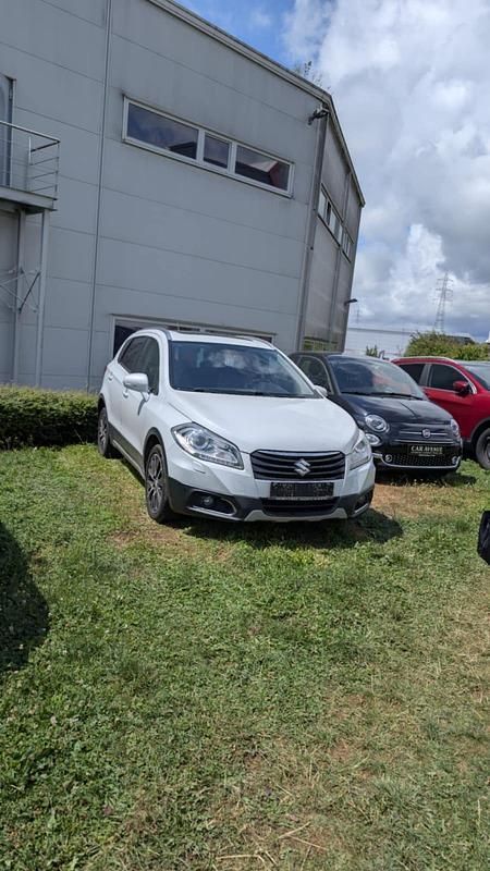 Weiß Gebraucht 2014 Suzuki SX4 Kleinwagen | 6.300 € - Bild 1/4