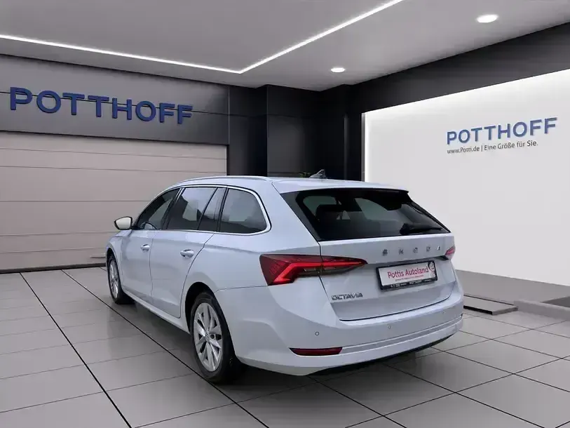 Gebraucht Skoda Octavia Style 150 PS (110 kW) 2022 Moonweiß perleffekt Kombi