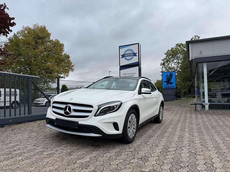 Gebraucht Mercedes GLA200 156 PS (114 kW) 2014 Calcitweiß SUV